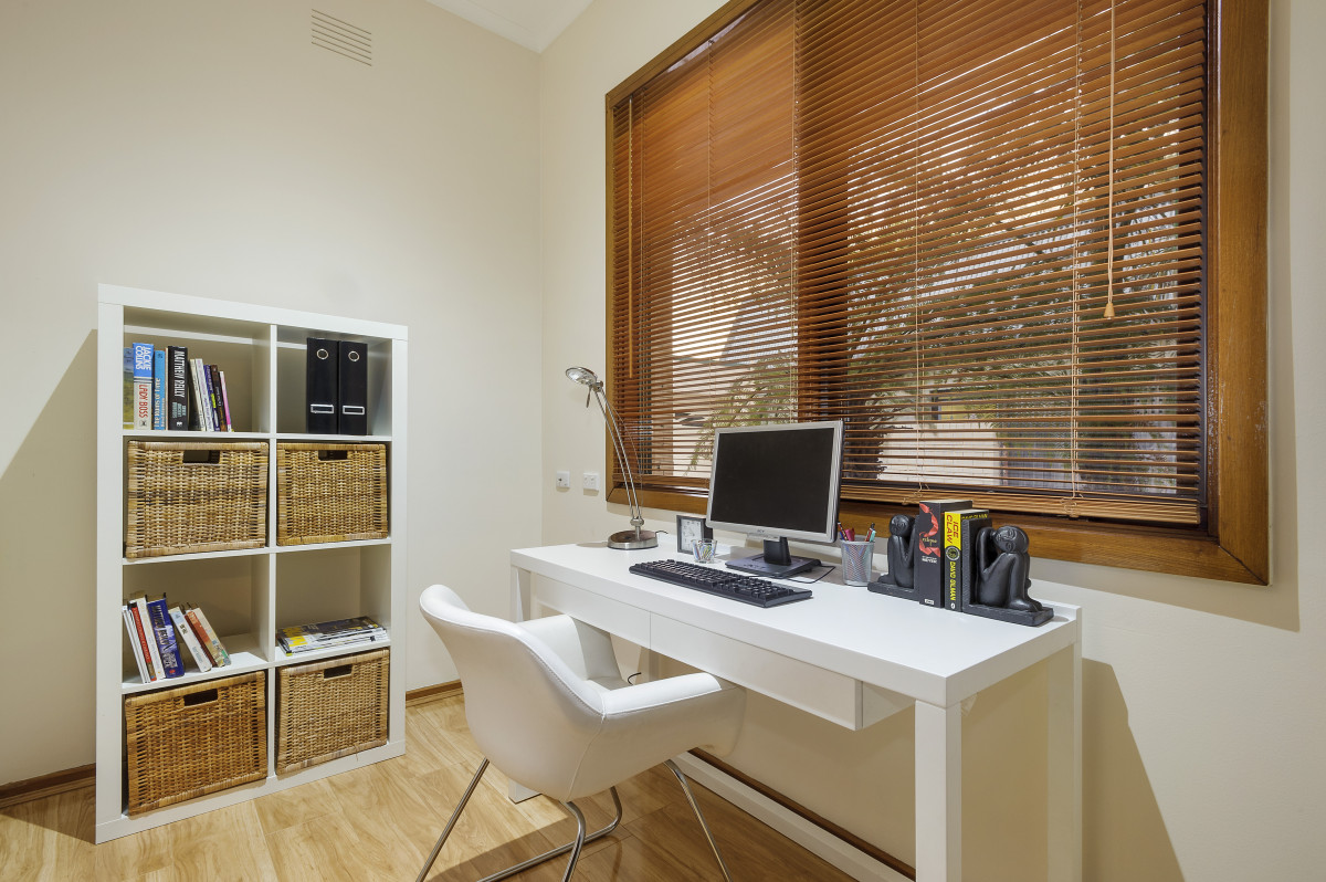 UAP769_16WinterSt_050