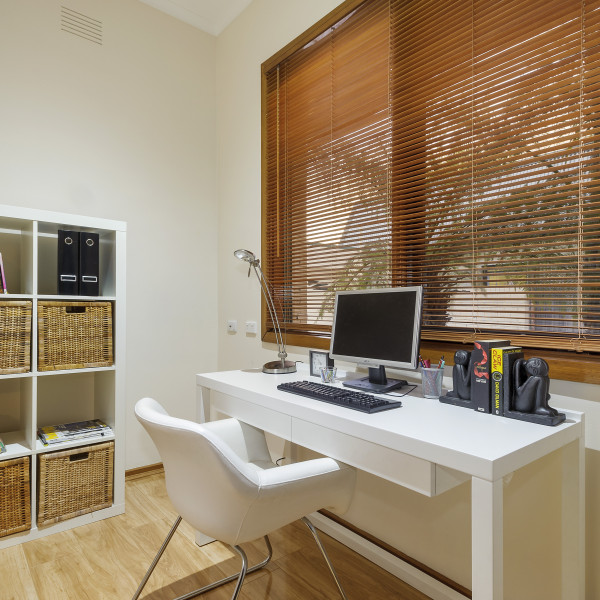 UAP769_16WinterSt_050