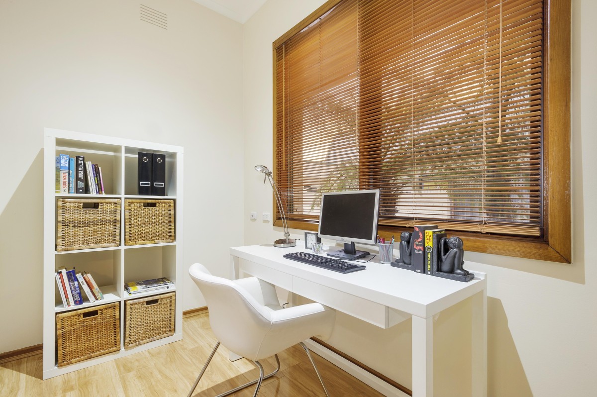 UAP769_16WinterSt_050